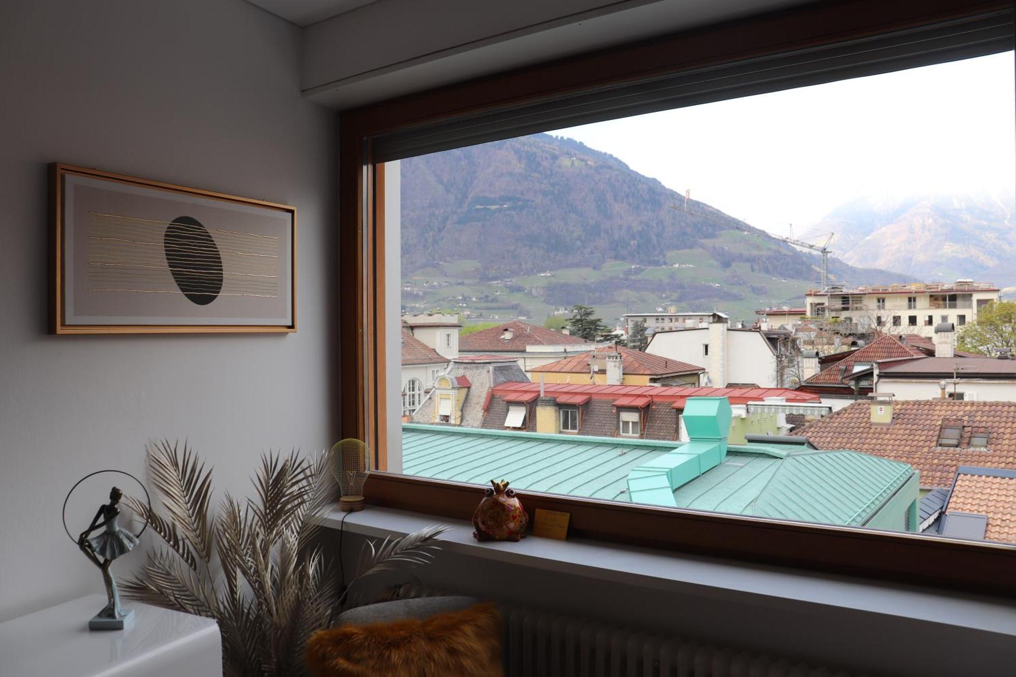 Ferienwohnung Ausblick Kleinjuwel Mit Panoramablick + Garage Meran Exterior foto